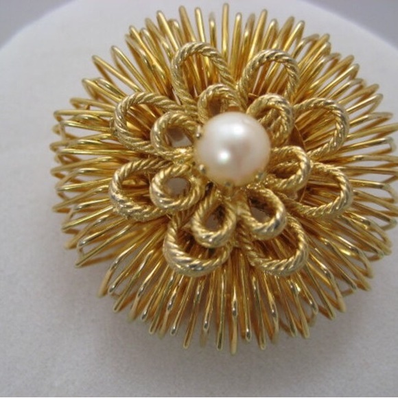 Vintage Pearl and Gold Flower Brooch - Pin - Picture 5 of 6